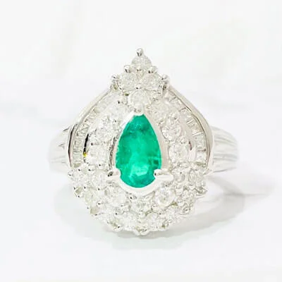 We bought Emerald ring PT900