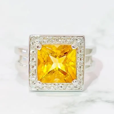 We bought Citrine Ring K18WG