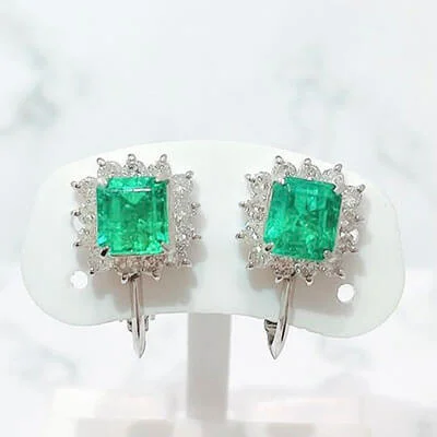 We bought Emerald Earrings 0.82ct/0.84ct Pt900
