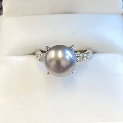 We bought Pearl Ring K18WG