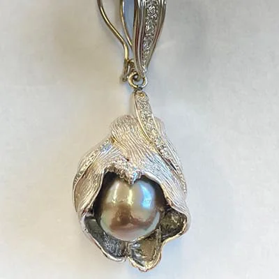 We bought Pearl Pendant Pt900