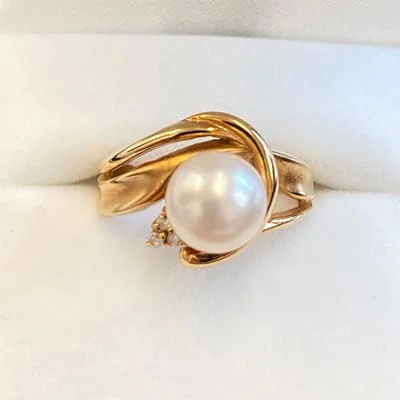 We bought Pearl Ring K18YG
