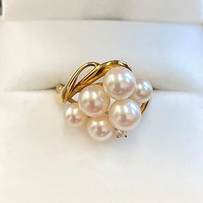 We bought Pearl Ring K18YG