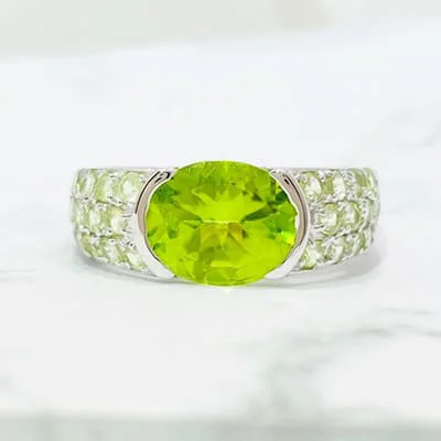 We bought Peridot Ring 2.50ct Pt900