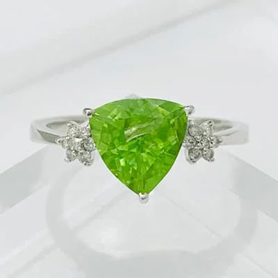 We bought Peridot Ring 2.68ct K18WG